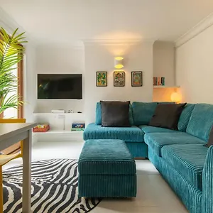 https://newly-refurbished-stylish-apartment-5-minutes-from.brighton-hotels-england.com