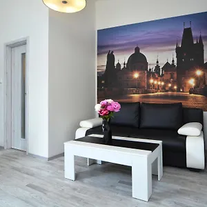 https://navratilova-apartments.praguehotelsweb.com